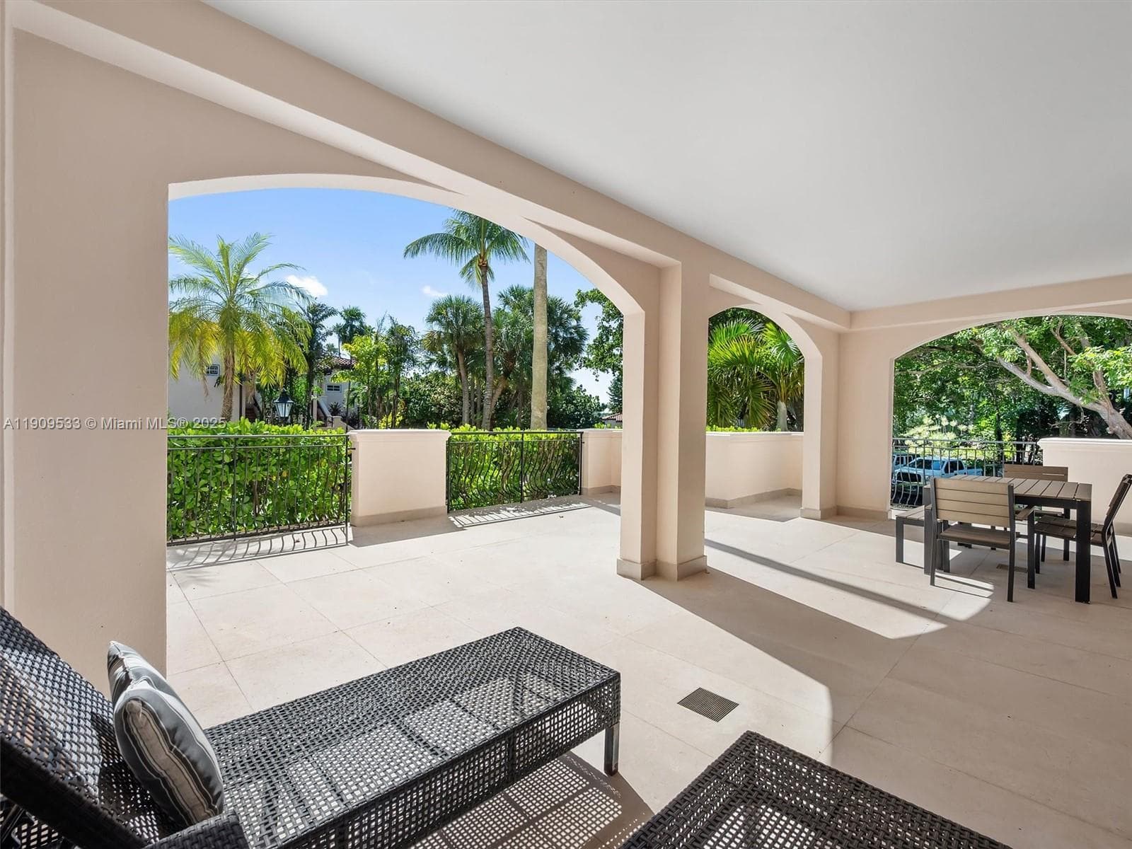 19116 Fisher Island Dr 19116 photo 2