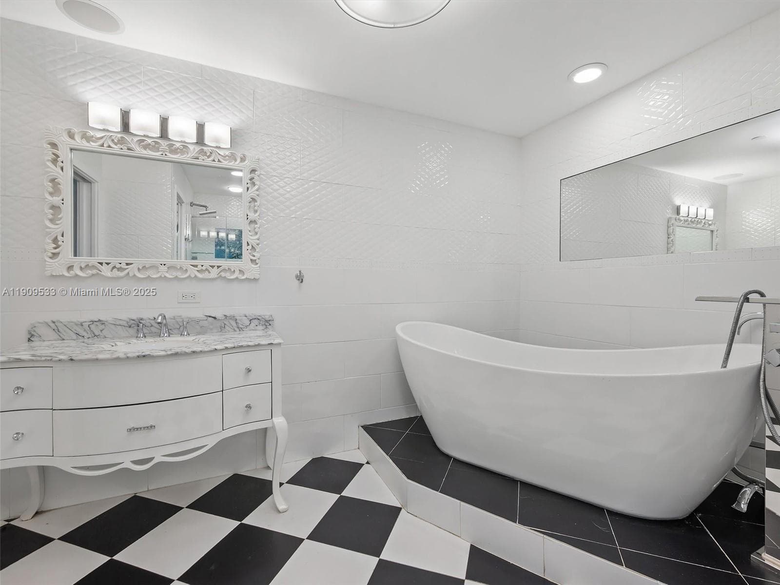19116 Fisher Island Dr 19116 photo 16