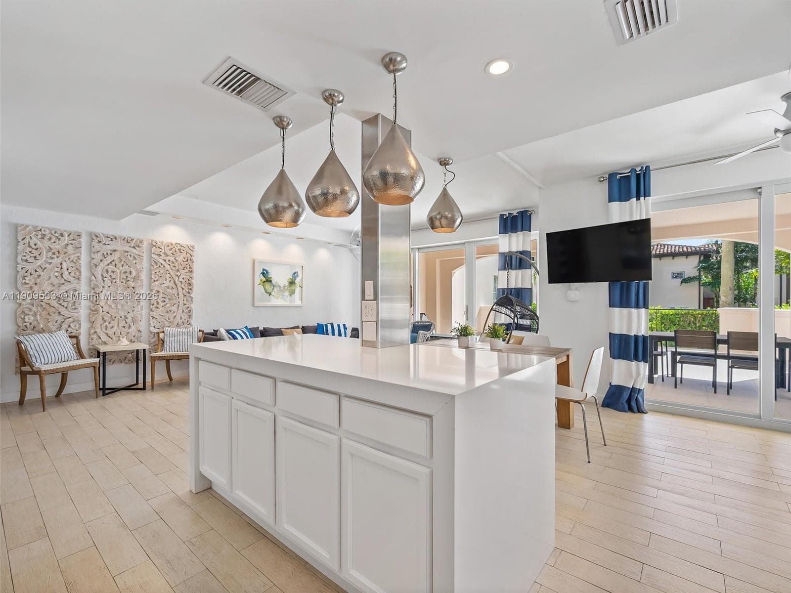 19116 Fisher Island Dr 19116 photo 7