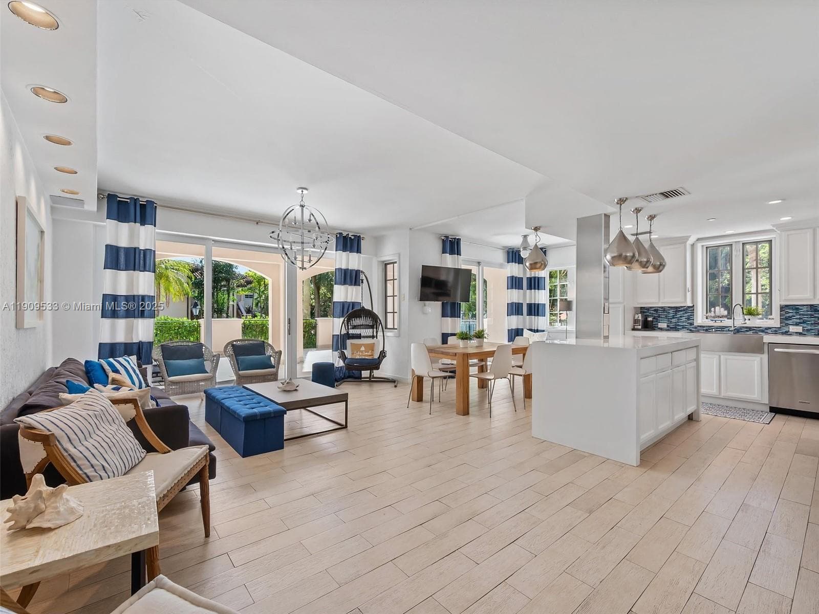 19116 Fisher Island Dr 19116 photo 5