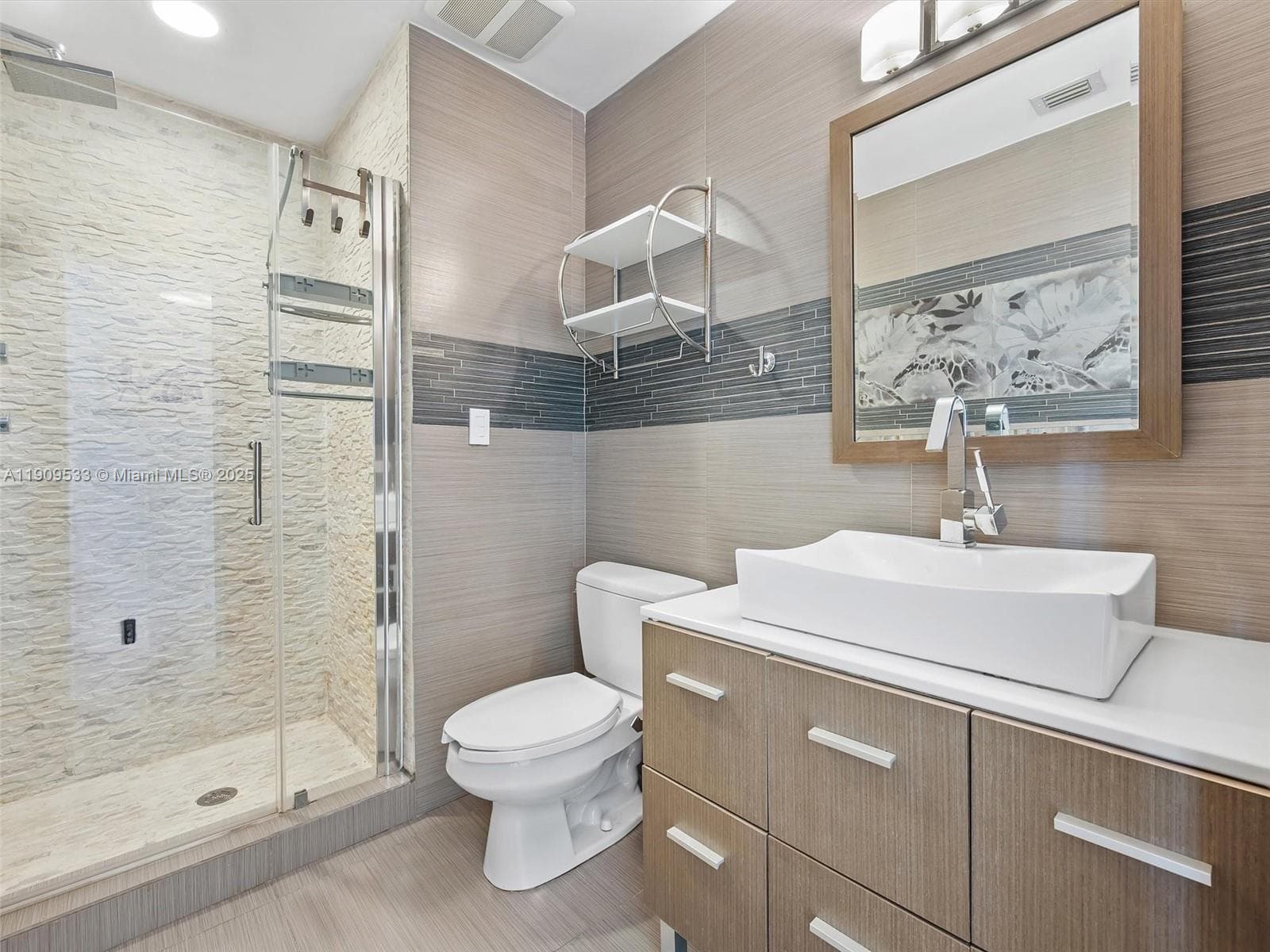 19116 Fisher Island Dr 19116 photo 20