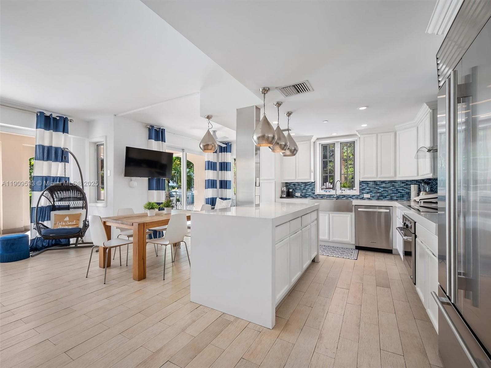 19116 Fisher Island Dr 19116 photo 9