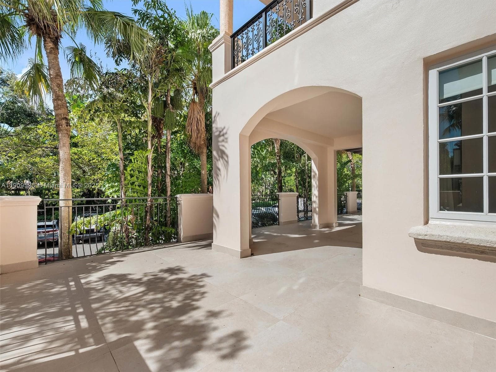 19116 Fisher Island Dr 19116 photo 11