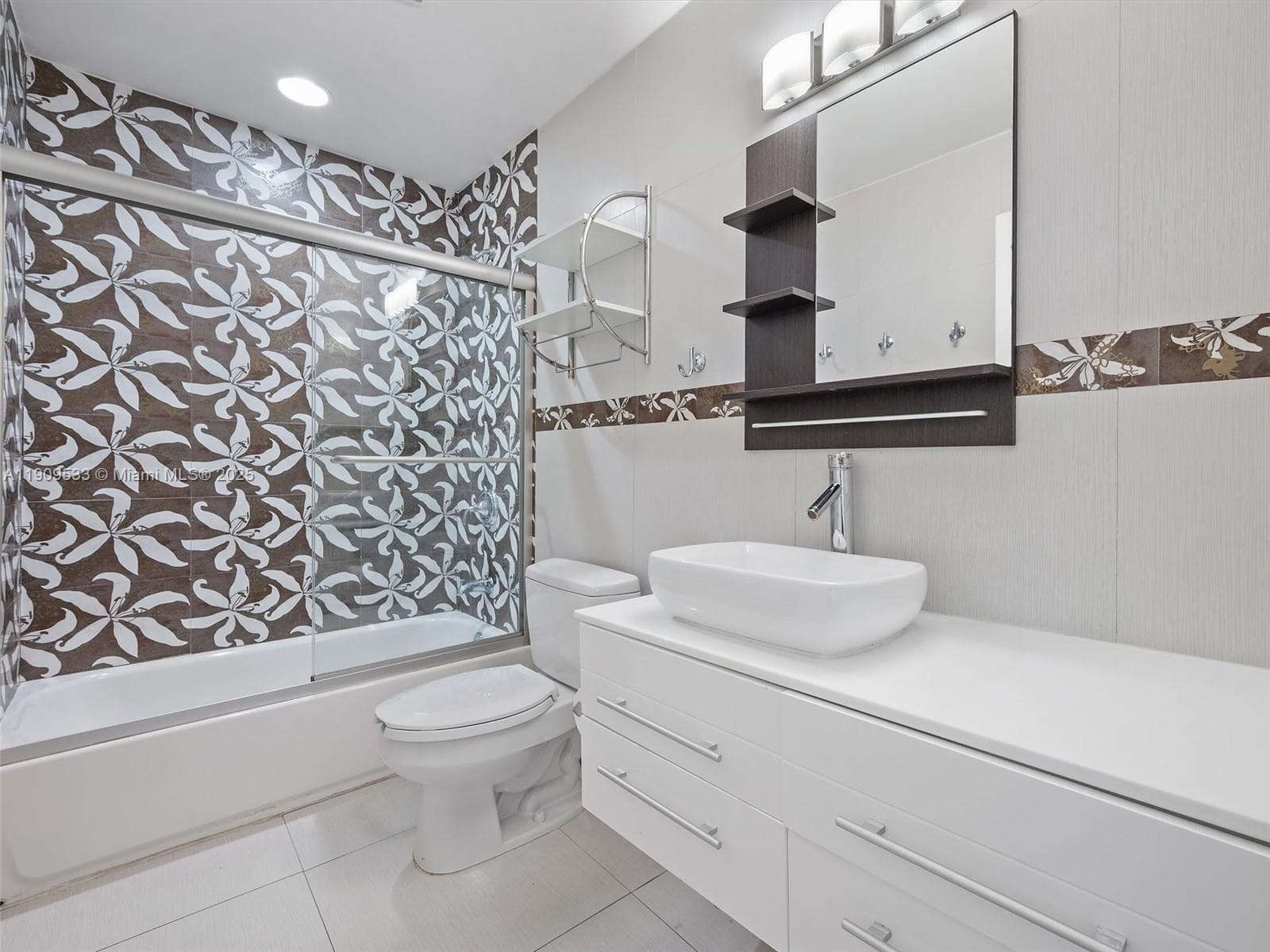19116 Fisher Island Dr 19116 photo 21