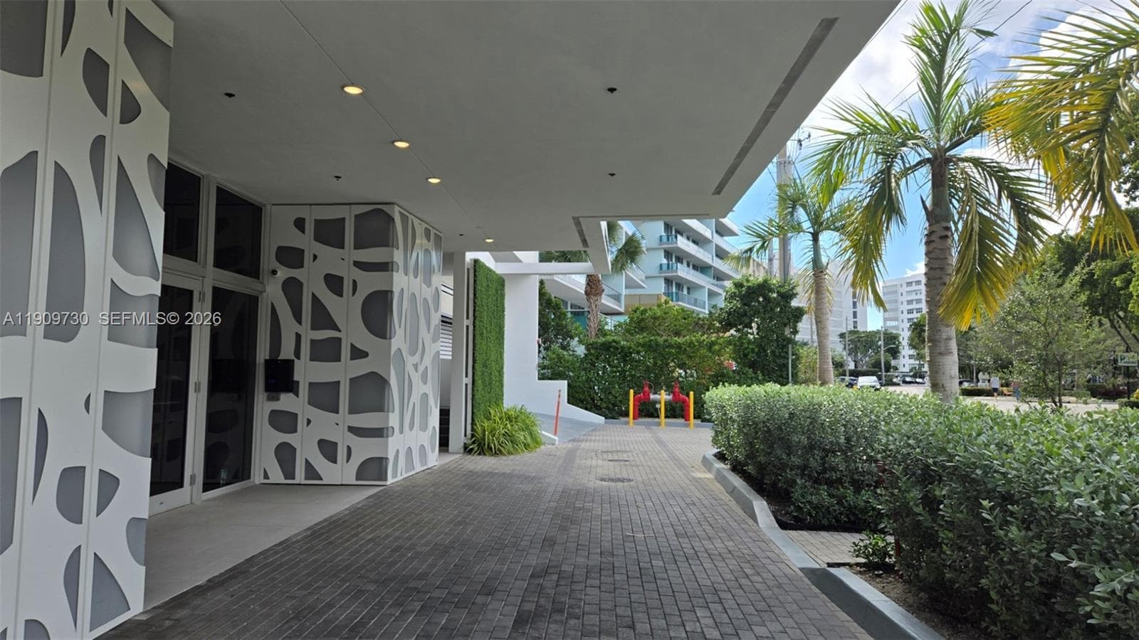9261 Bay Harbor Dr 402 photo 5