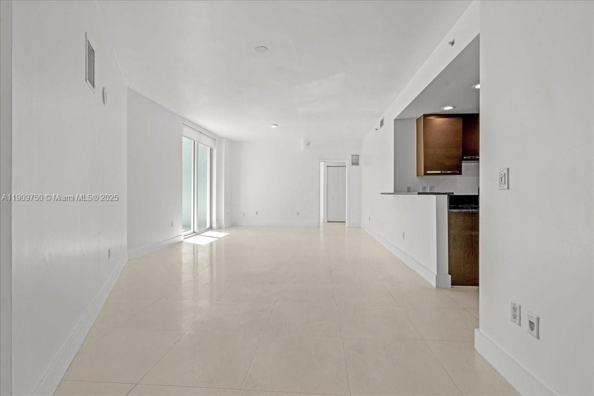 3030 NE 188 Street 604 photo 2