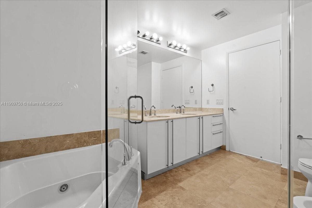 3030 NE 188 Street 604 photo 13