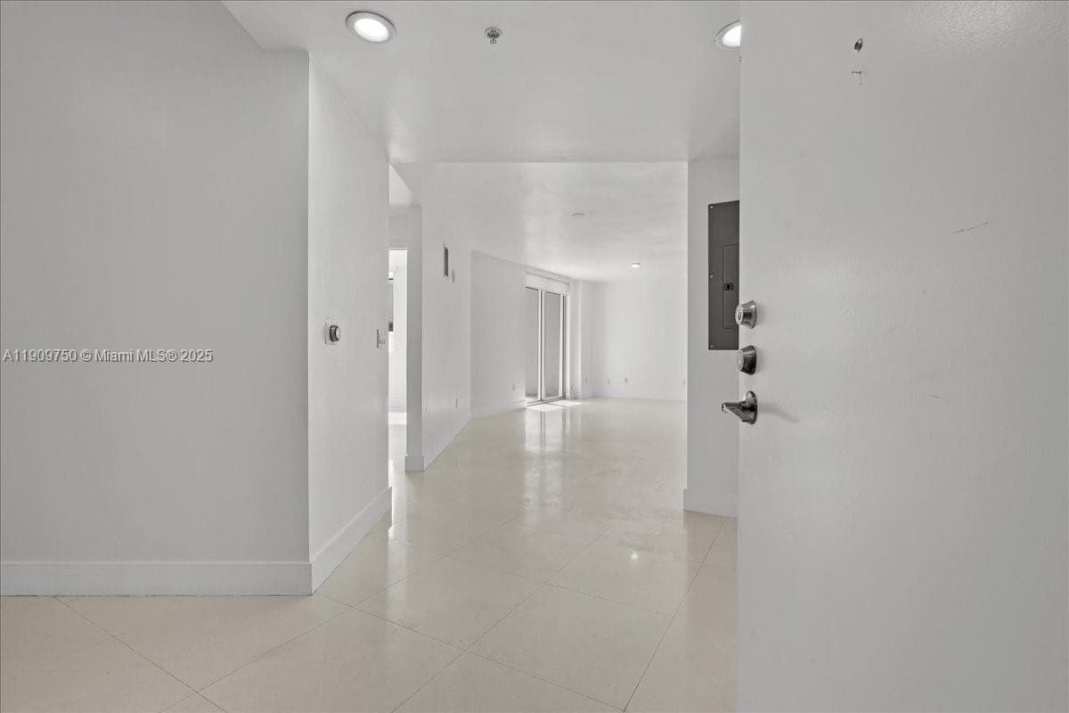 3030 NE 188 Street 604 photo 3