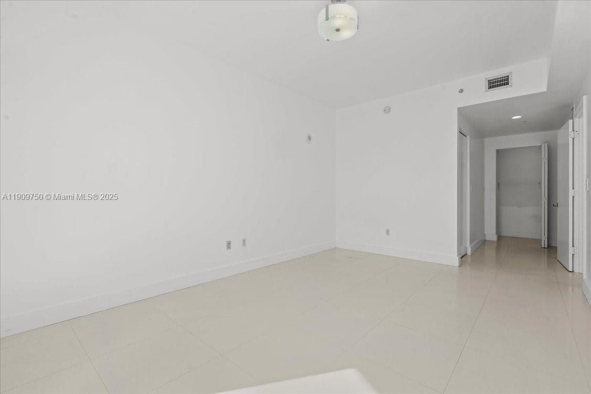 3030 NE 188 Street 604 photo 5