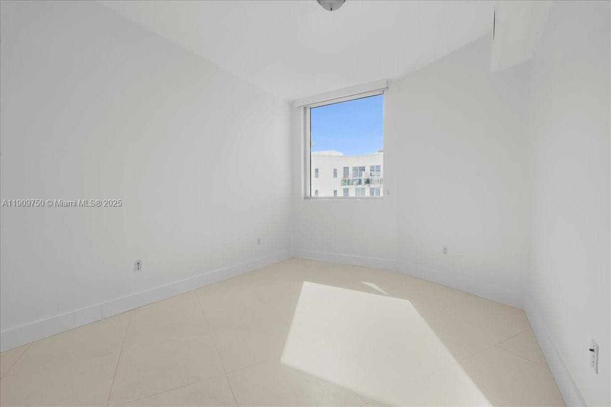 3030 NE 188 Street 604 photo 14
