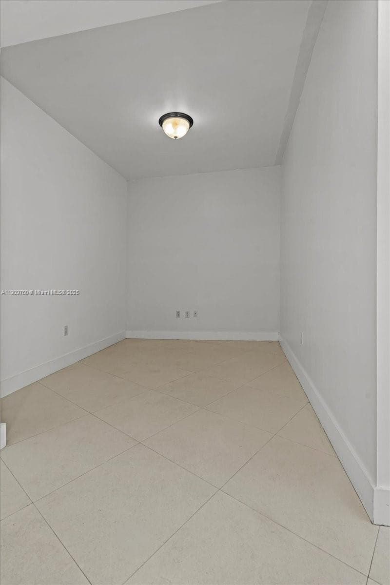 3030 NE 188 Street 604 photo 4