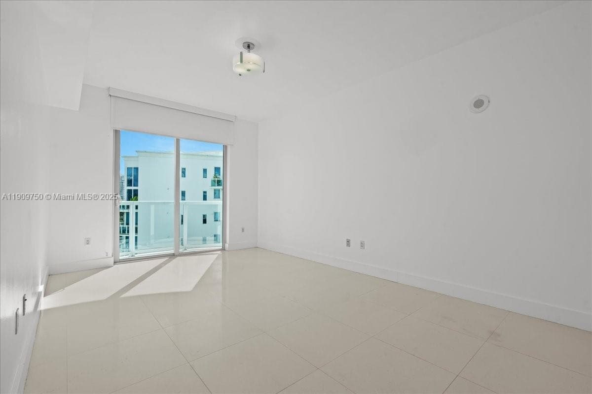 3030 NE 188 Street 604 photo 8