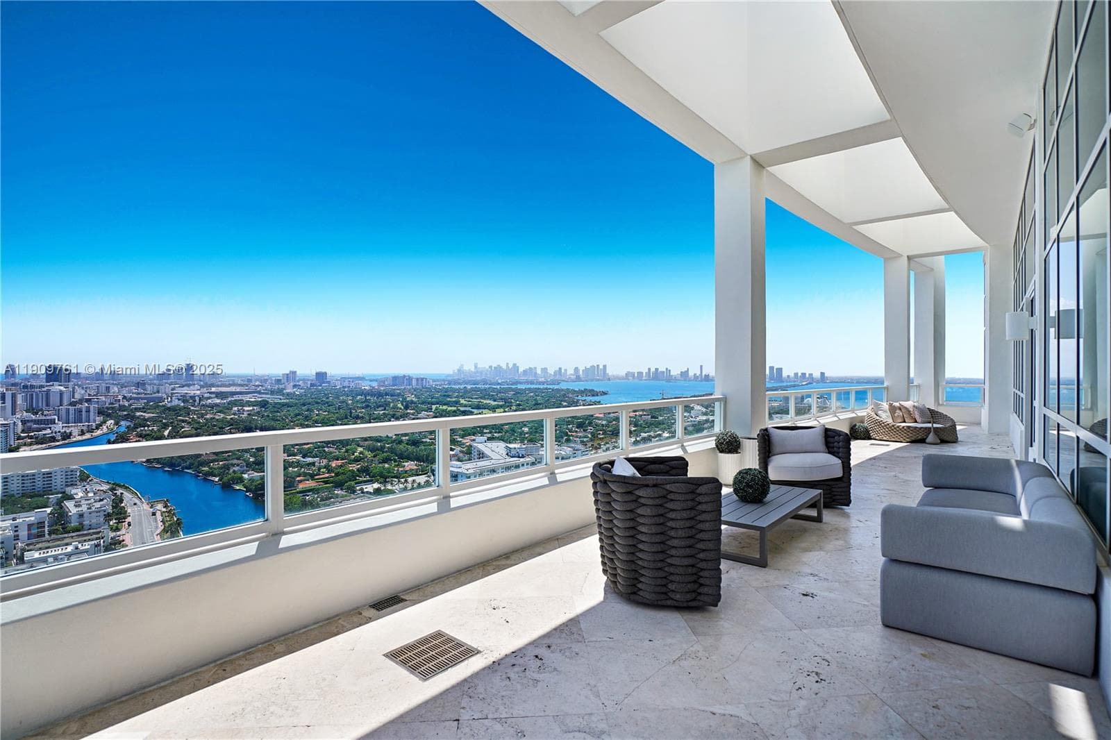 4401 Collins Ave PH South photo 6