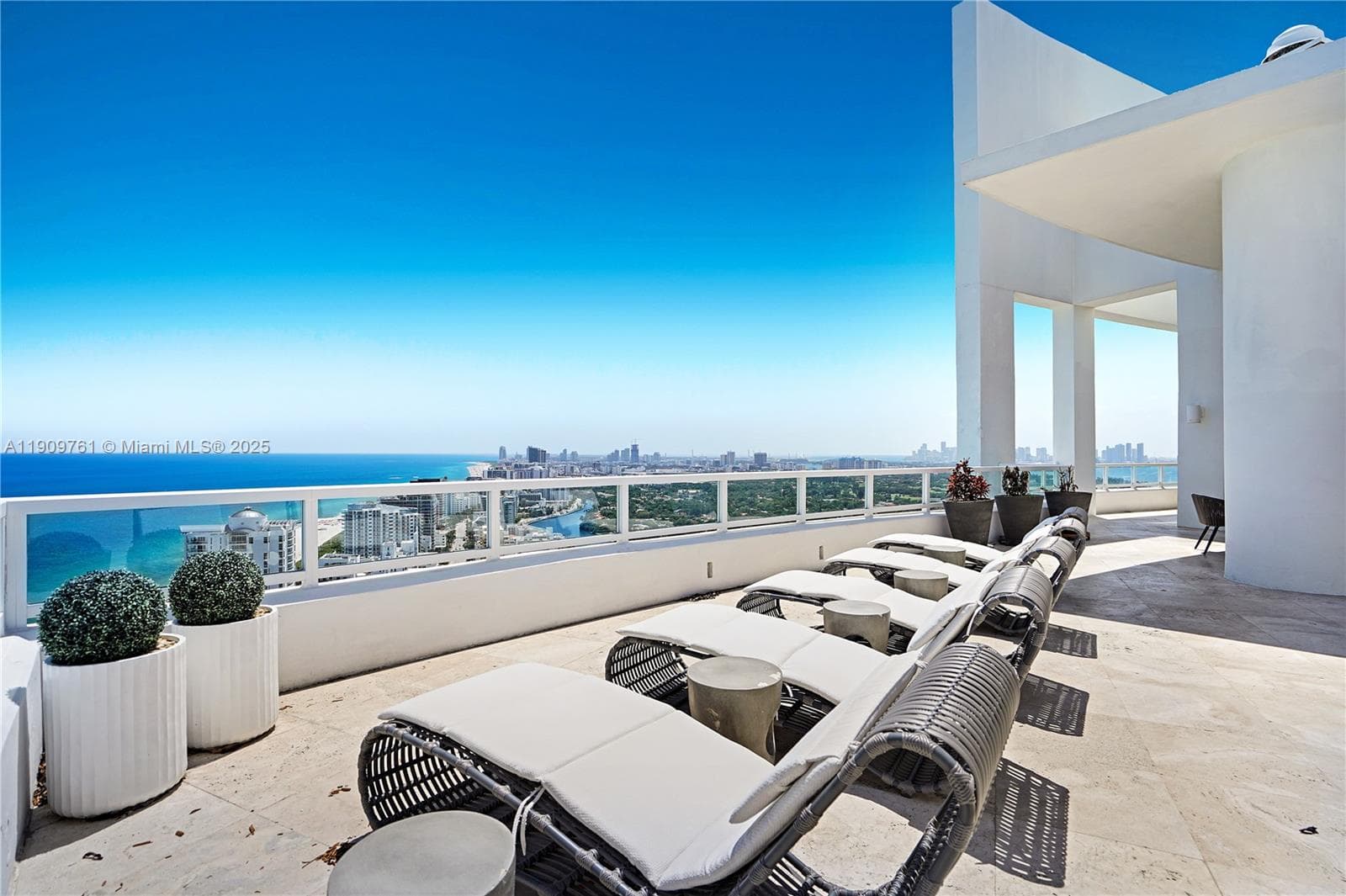 4401 Collins Ave PH South photo 8