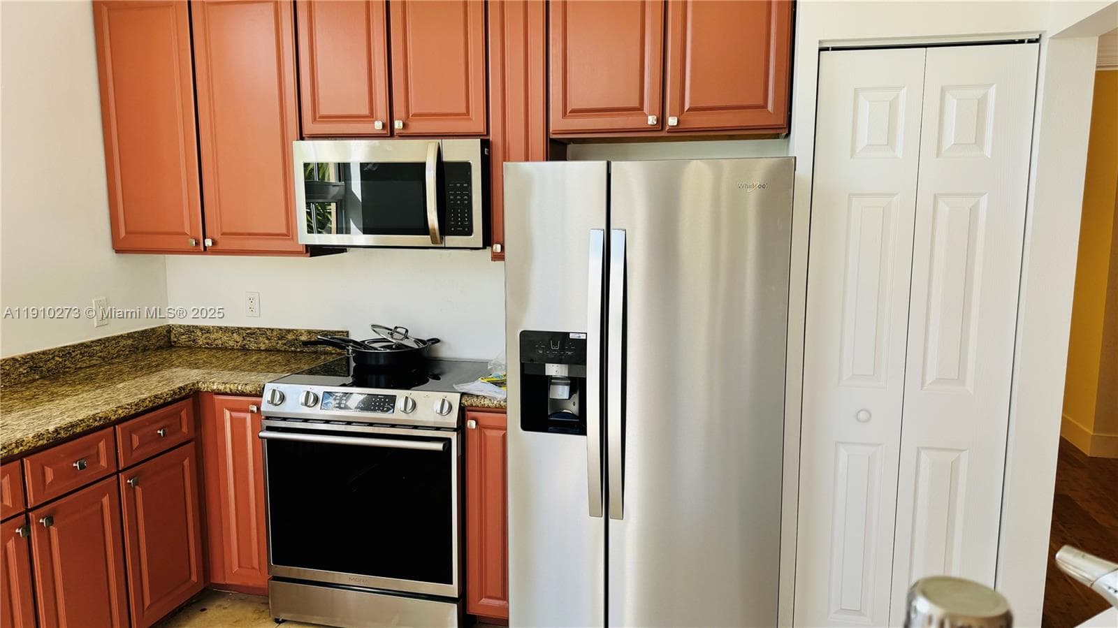 3001 NE 185th St 431 photo 8