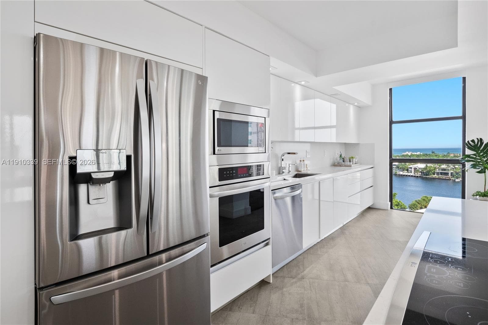 20281 E Country Club Dr 808 photo 16