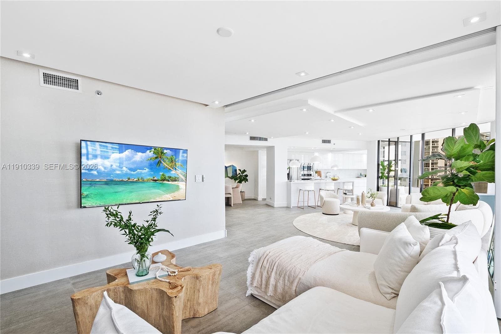 20281 E Country Club Dr 808 photo 15