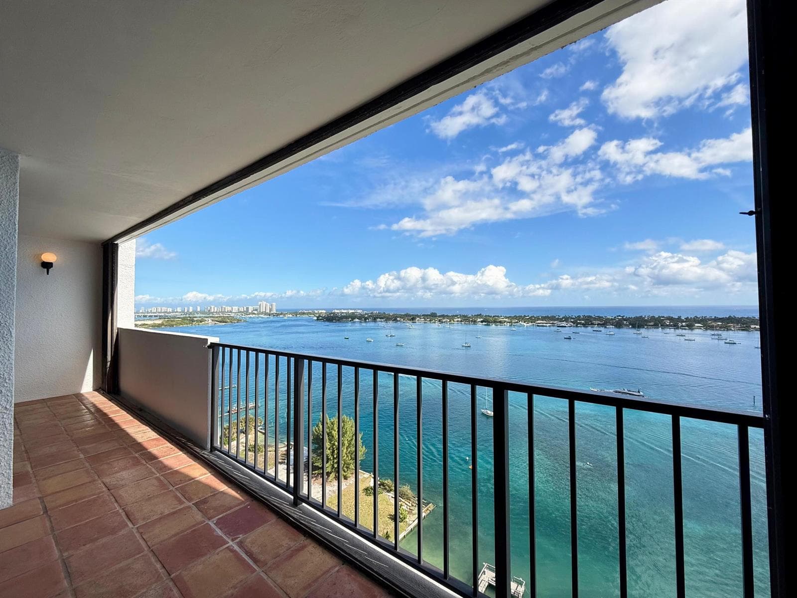 5600 N Flagler Drive 2209 photo 1