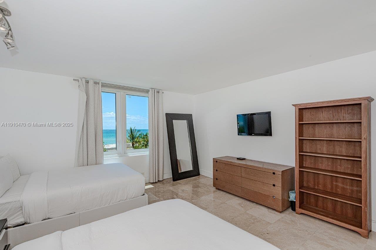 2301 Collins Ave 310 photo 23