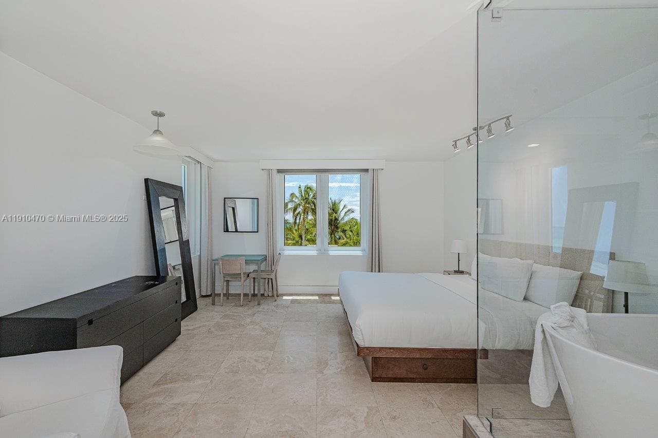 2301 Collins Ave 310 photo 15