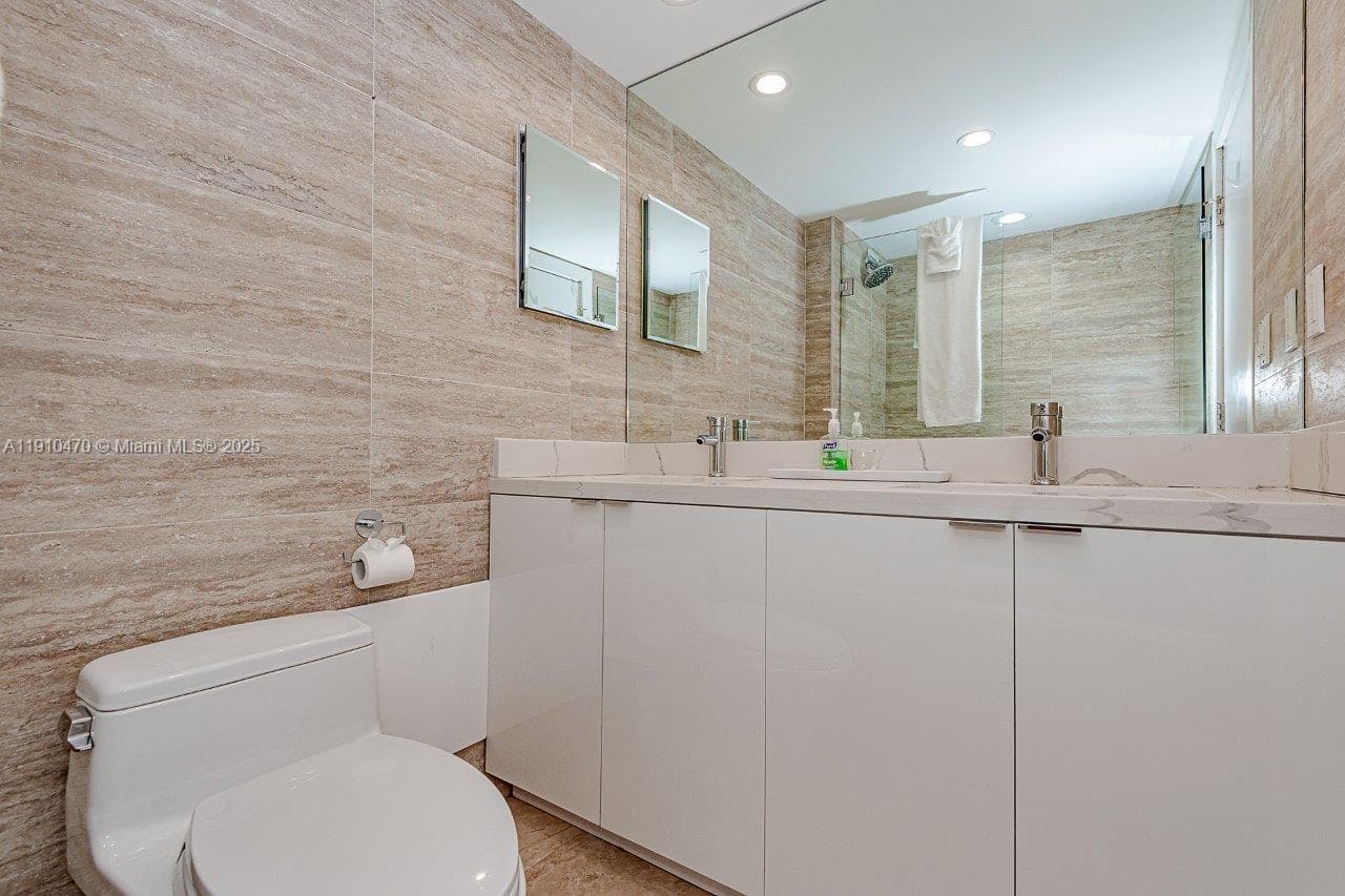 2301 Collins Ave 310 photo 25