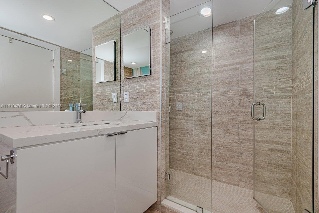 2301 Collins Ave 310 photo 21