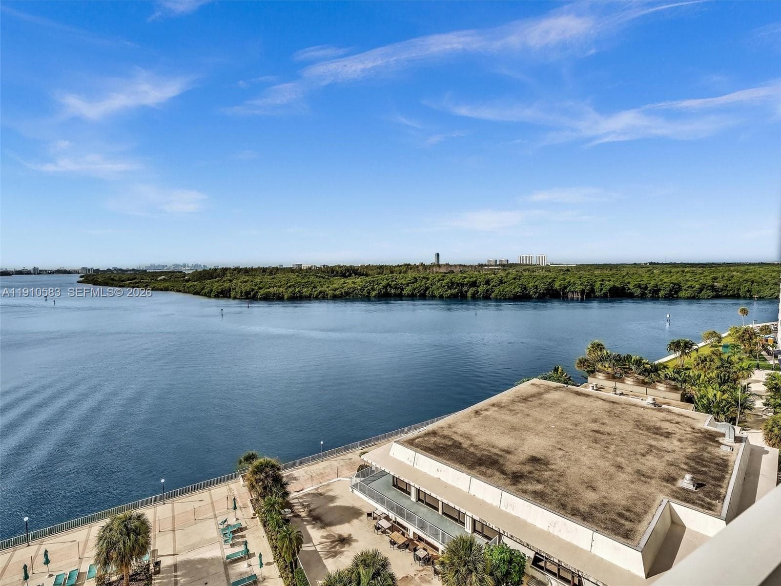 300 Bayview Dr 902 photo 8