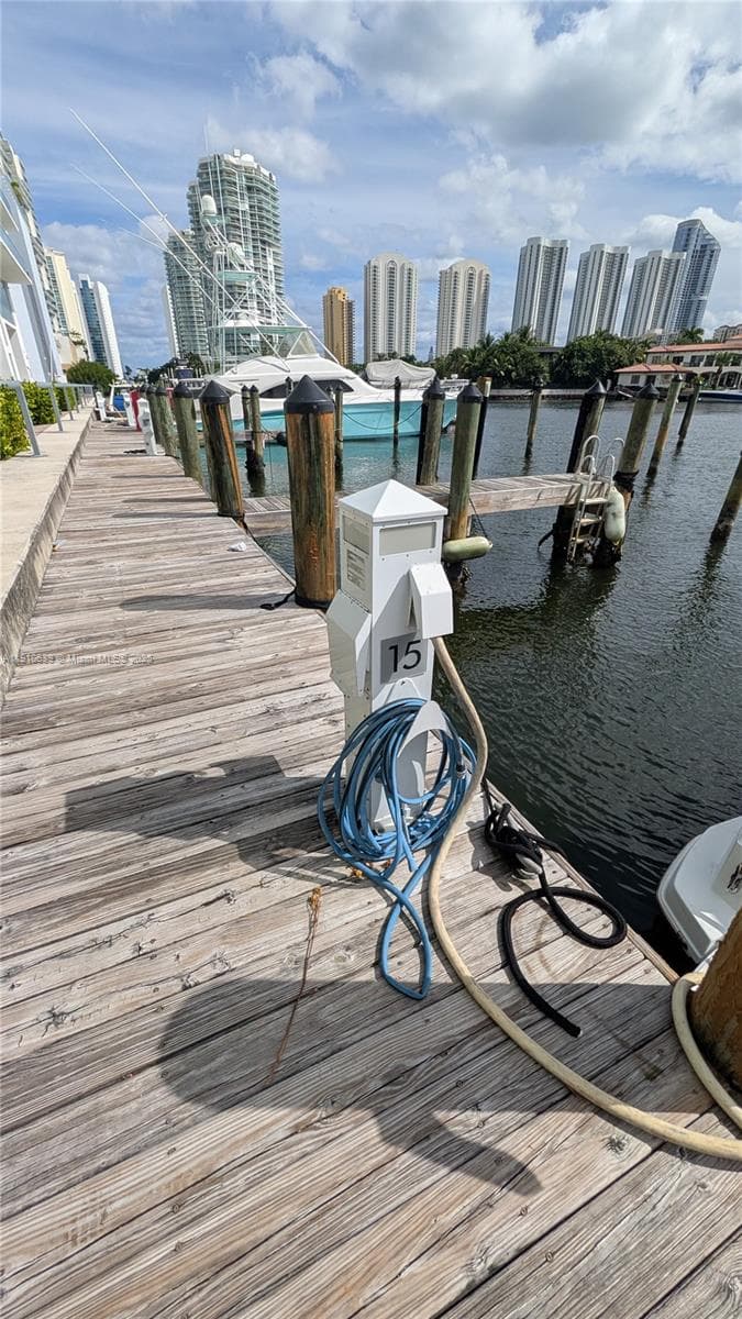 400 Sunny Isles Blvd photo 2