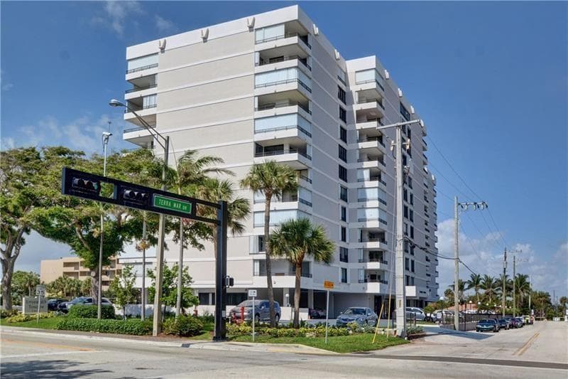 1401 S Ocean Boulevard 605 photo 2