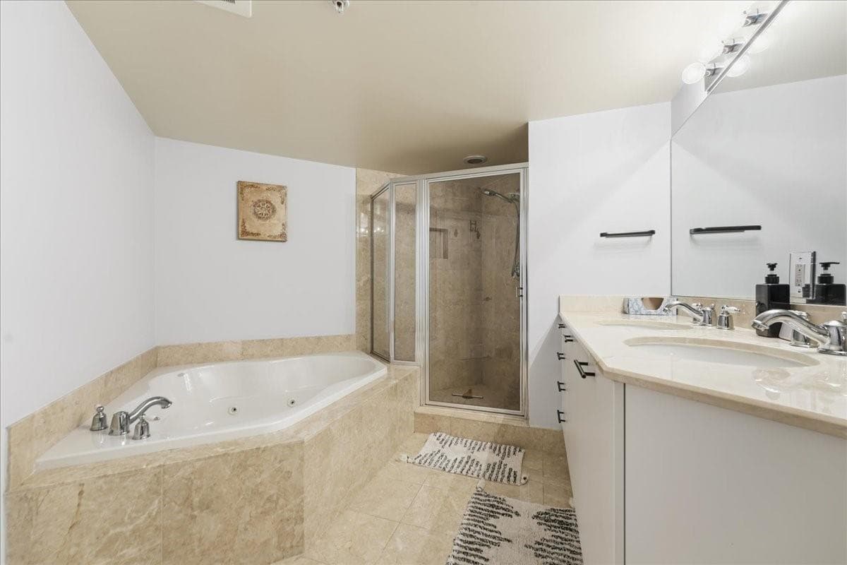 2011 N Ocean Boulevard 302 photo 23