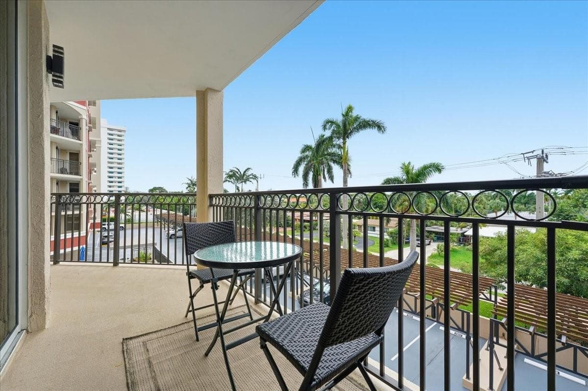 2011 N Ocean Boulevard 302 photo 17