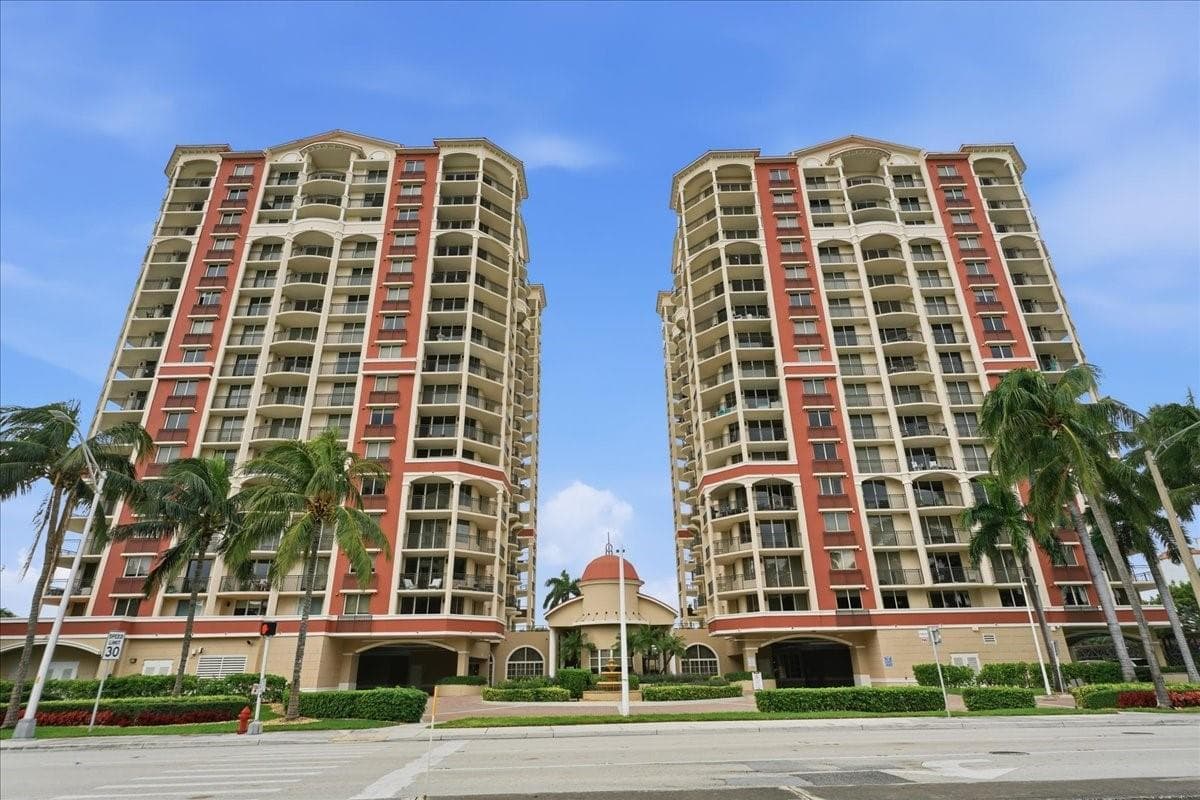 2011 N Ocean Boulevard 302 photo 3