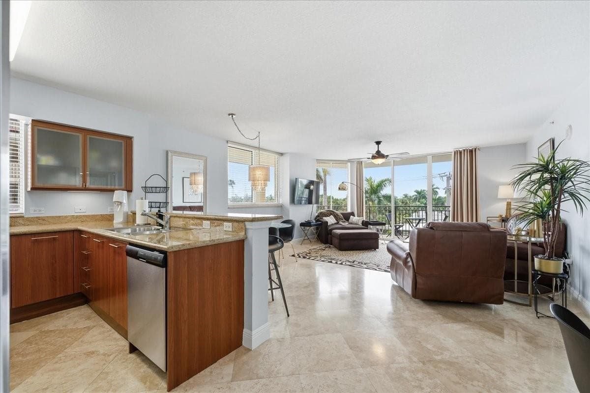 2011 N Ocean Boulevard 302 photo 9