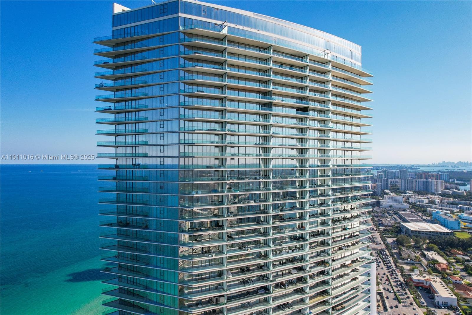 18975 Collins Ave 4605 photo 3
