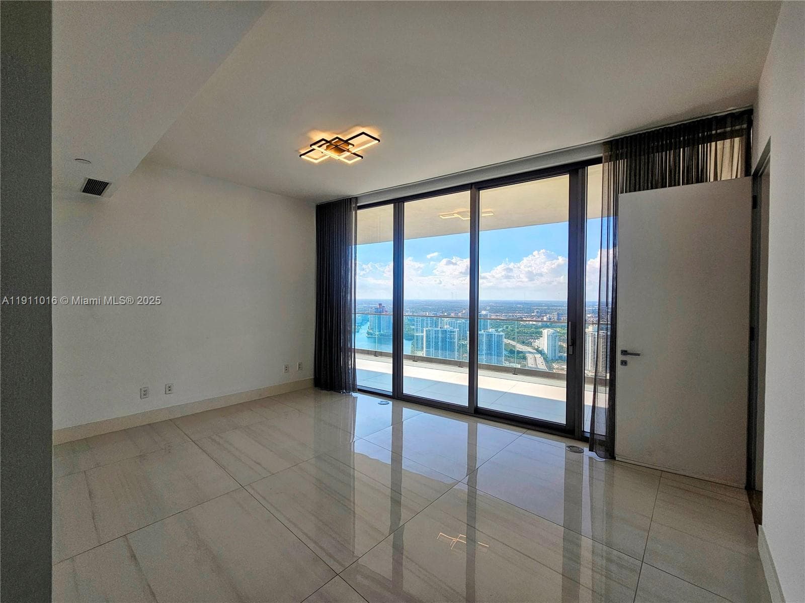 18975 Collins Ave 4605 photo 14