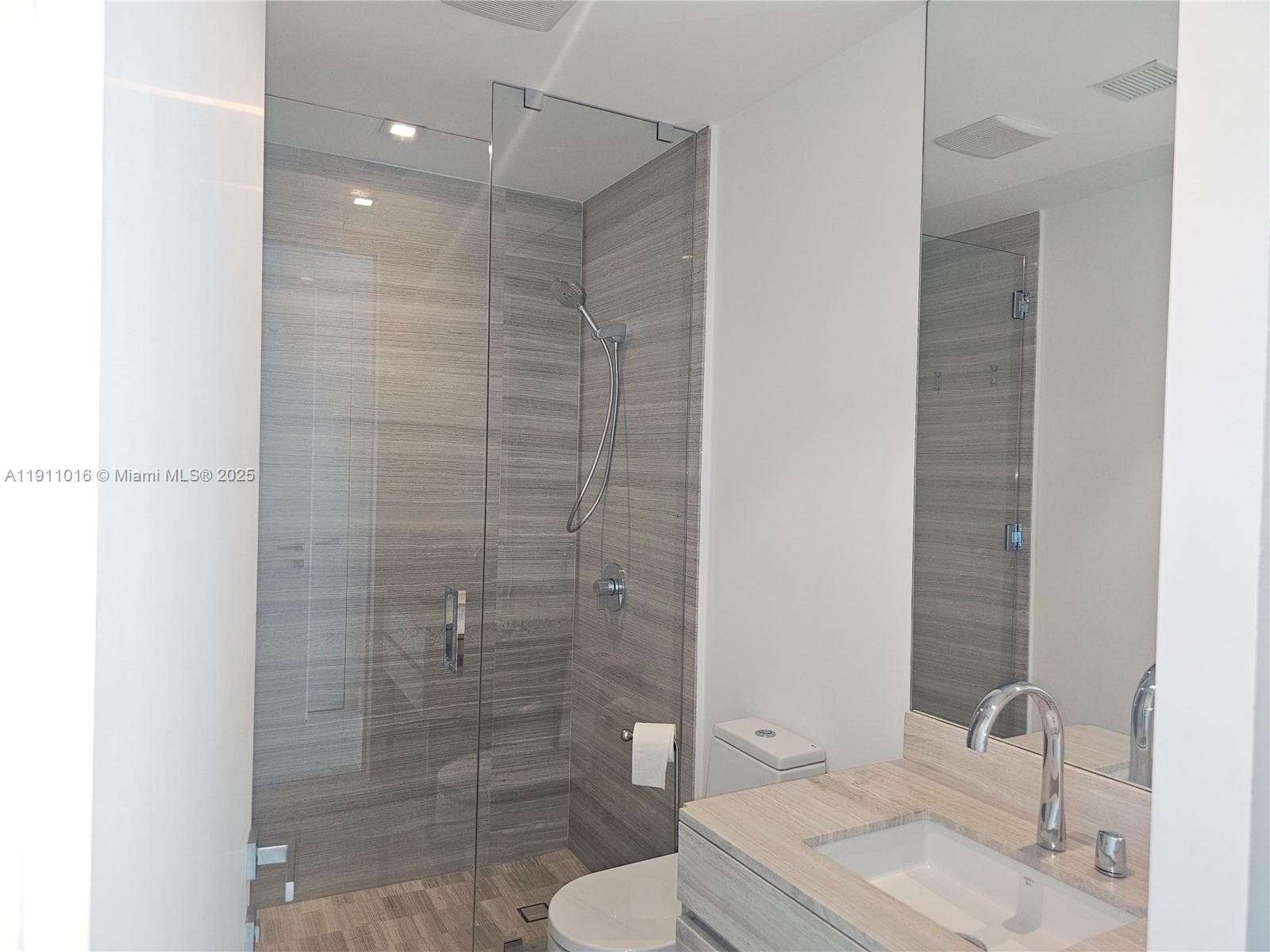 18975 Collins Ave 4605 photo 19