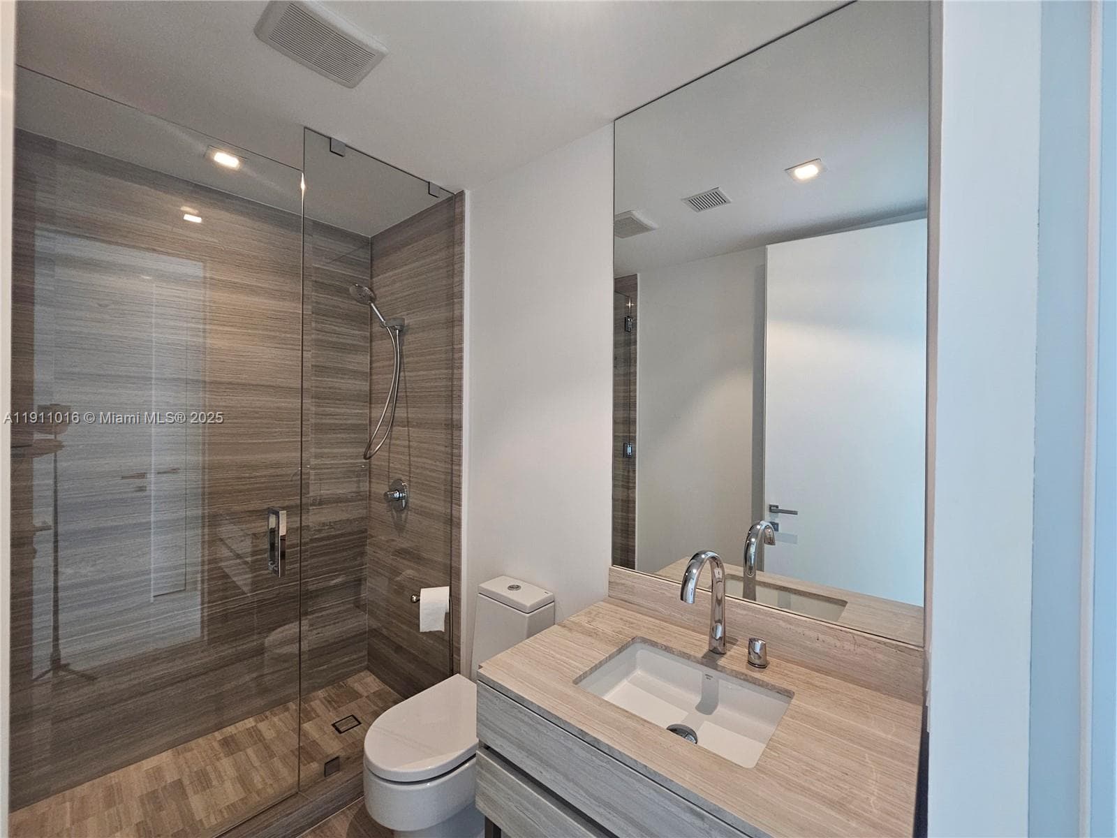 18975 Collins Ave 4605 photo 21