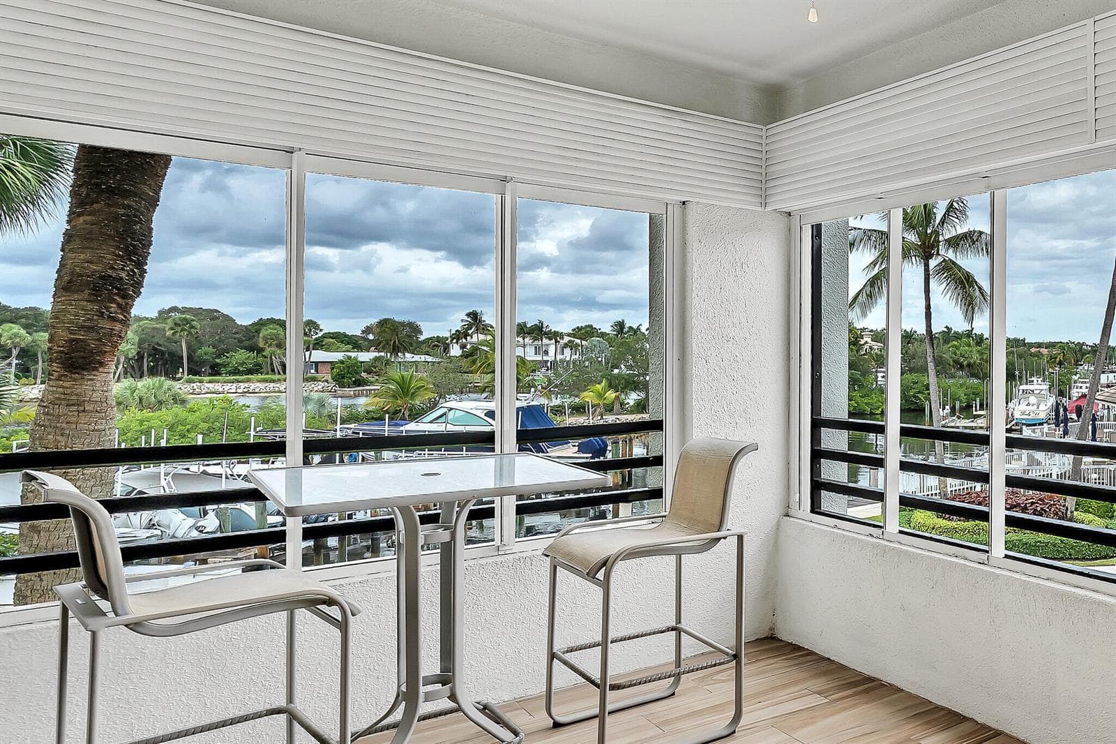 827 Oak Harbour Drive photo 1