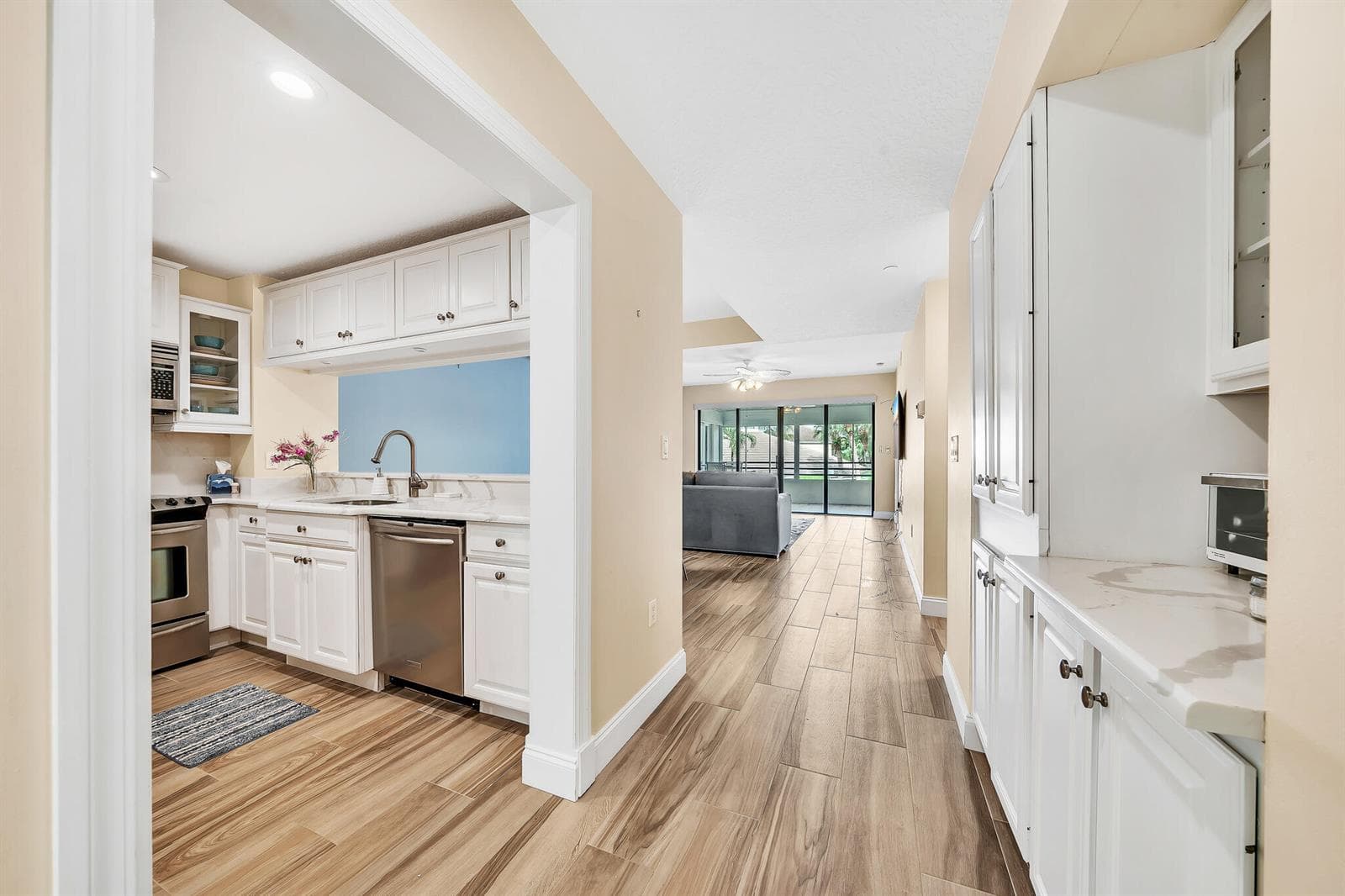 827 Oak Harbour Drive photo 9