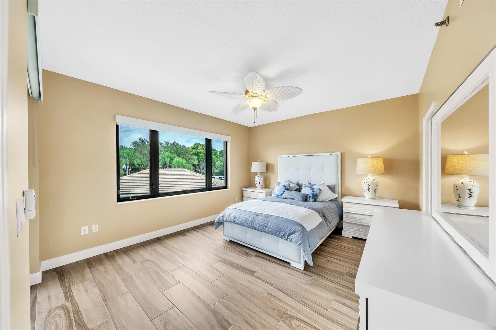 827 Oak Harbour Drive photo 25