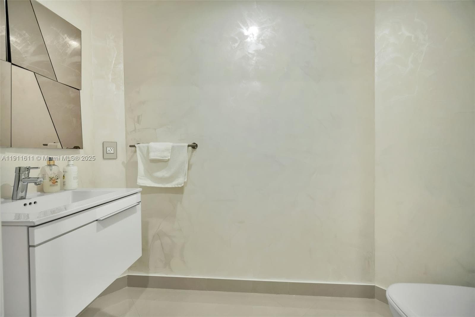 17301 Biscayne Blvd 910 photo 22