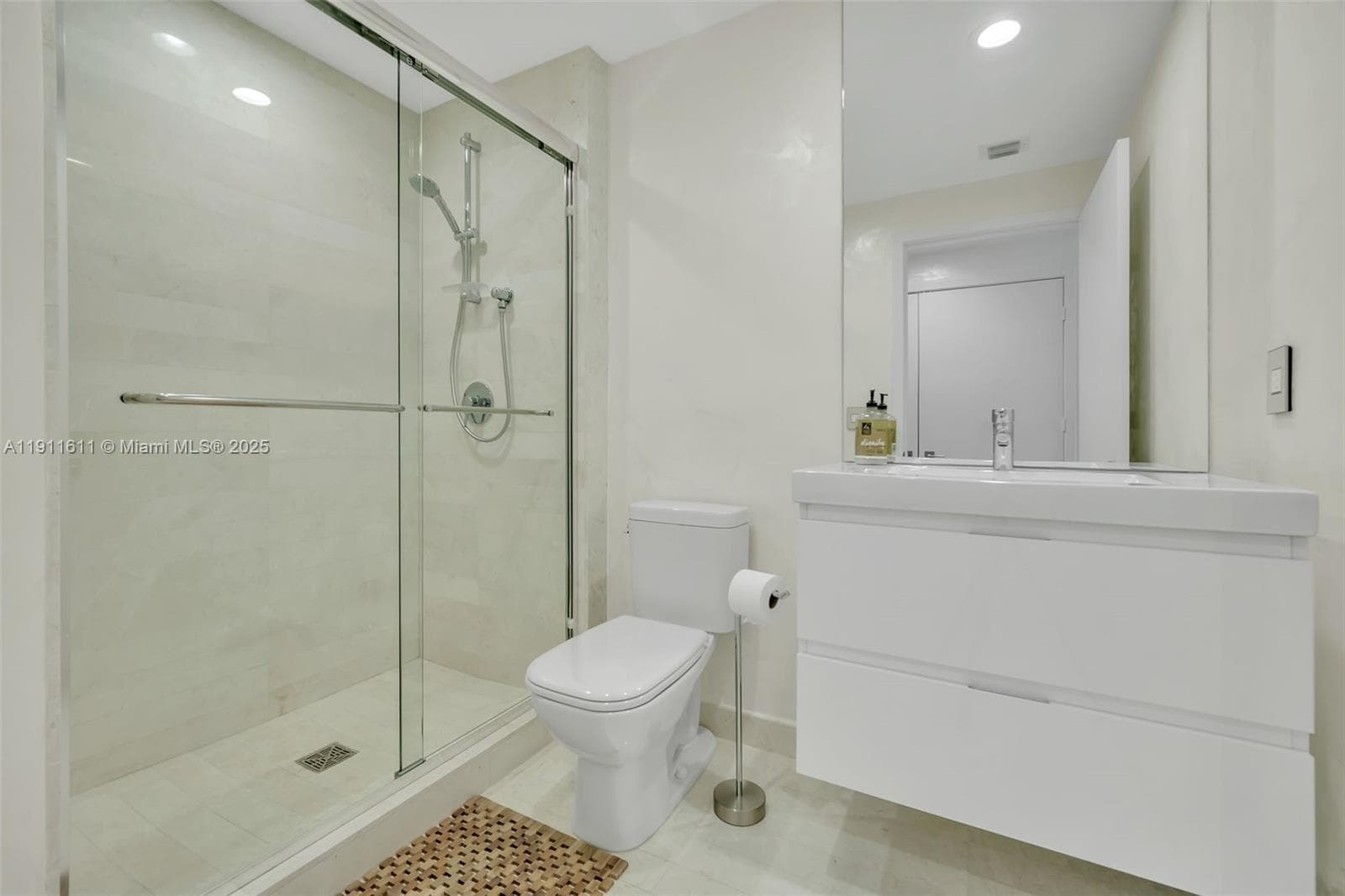 17301 Biscayne Blvd 910 photo 21