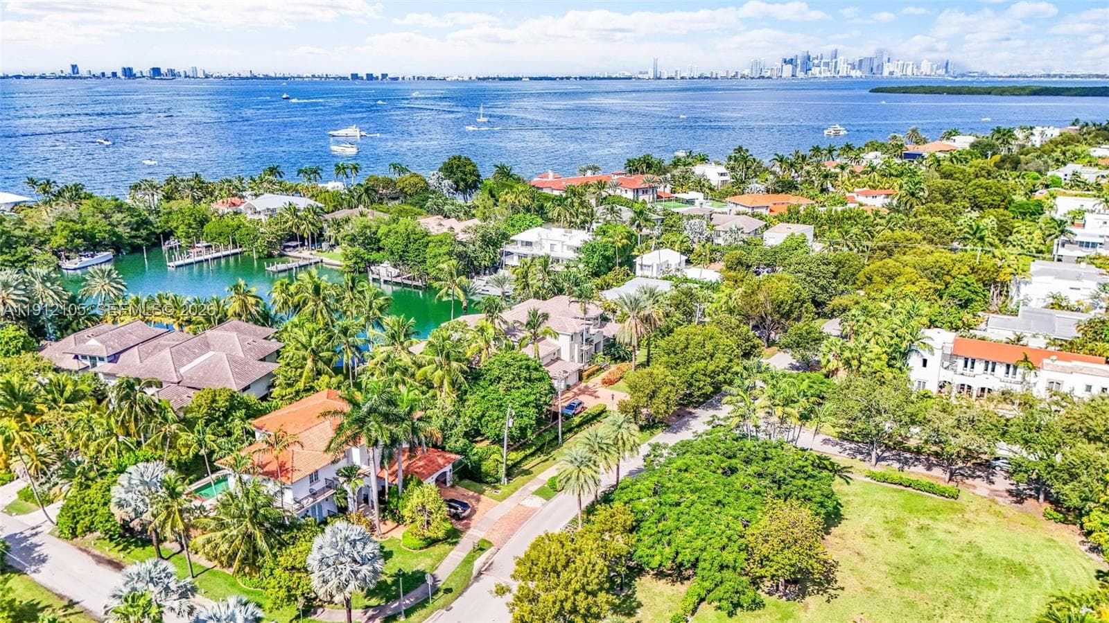 550 Harbor Dr photo 2