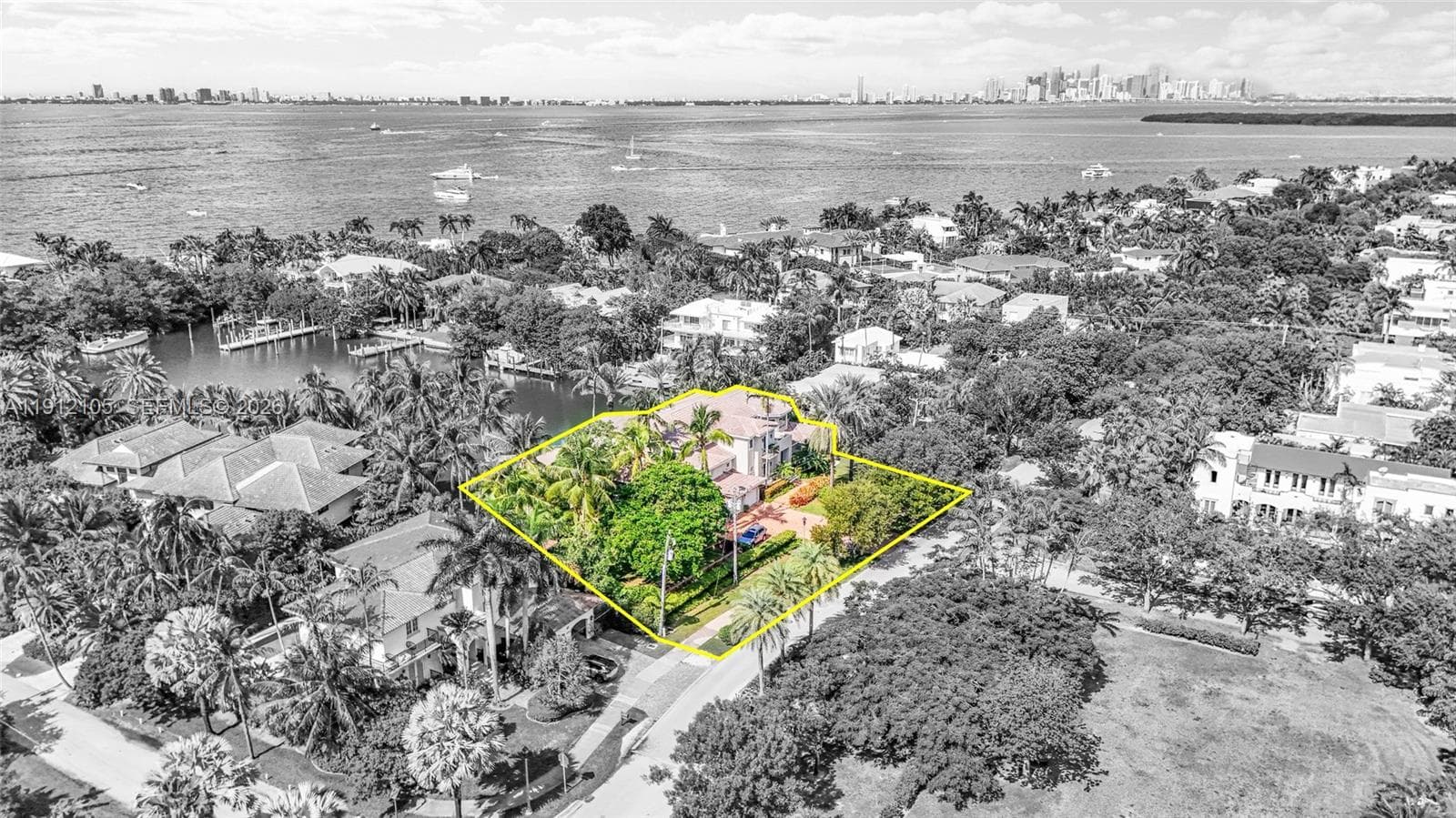 550 Harbor Dr photo 3