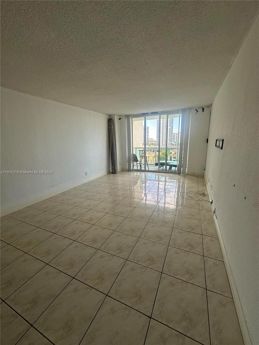 19390 Collins Ave 1019 photo 13