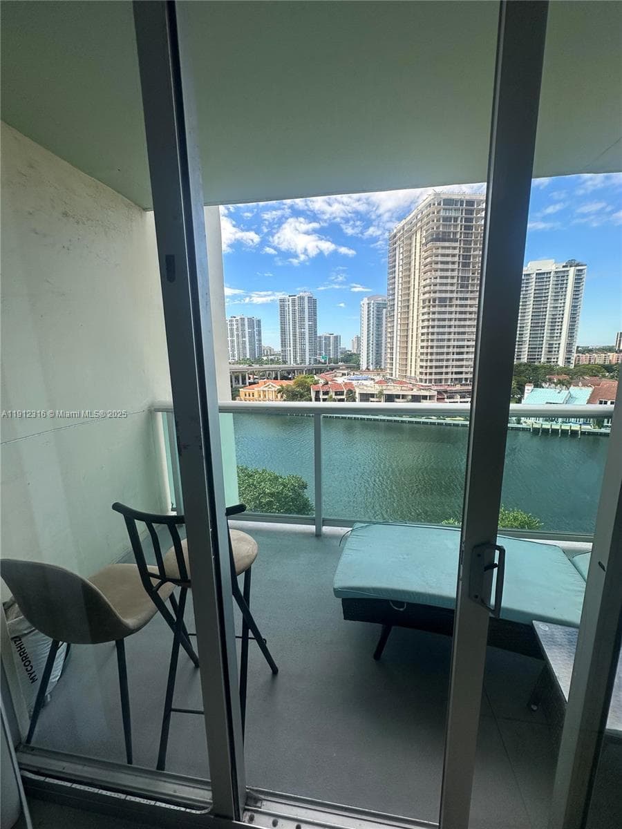 19390 Collins Ave 1019 photo 1