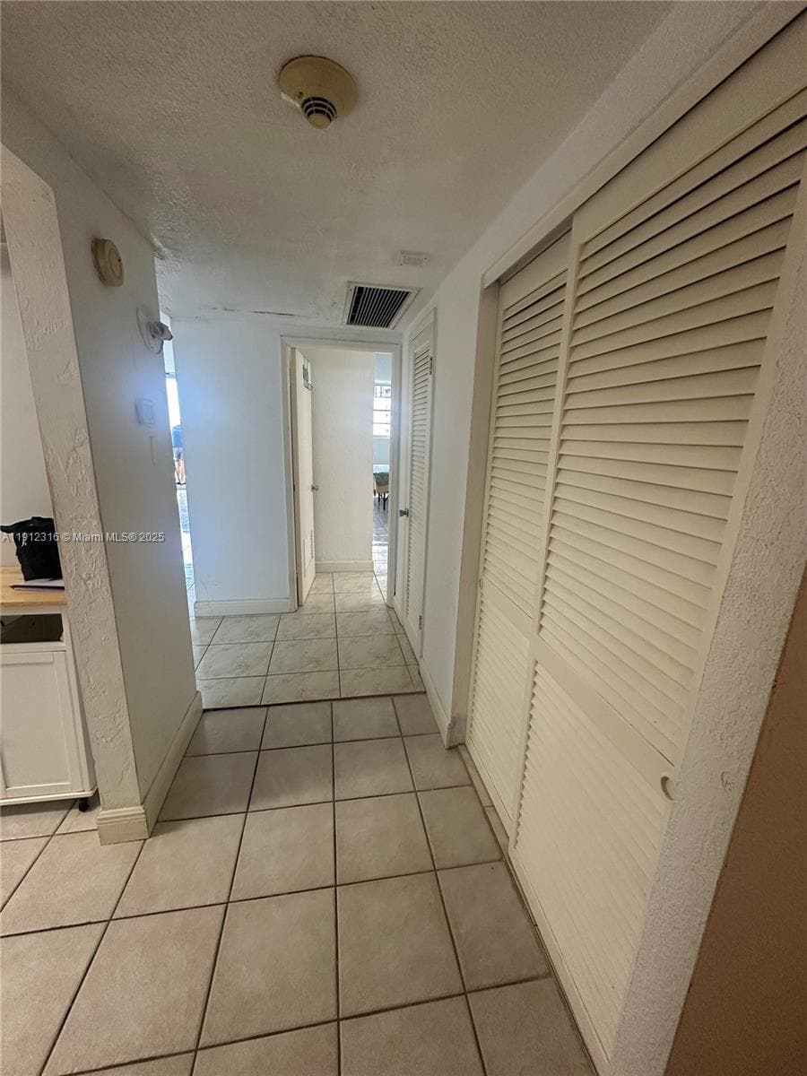 19390 Collins Ave 1019 photo 5