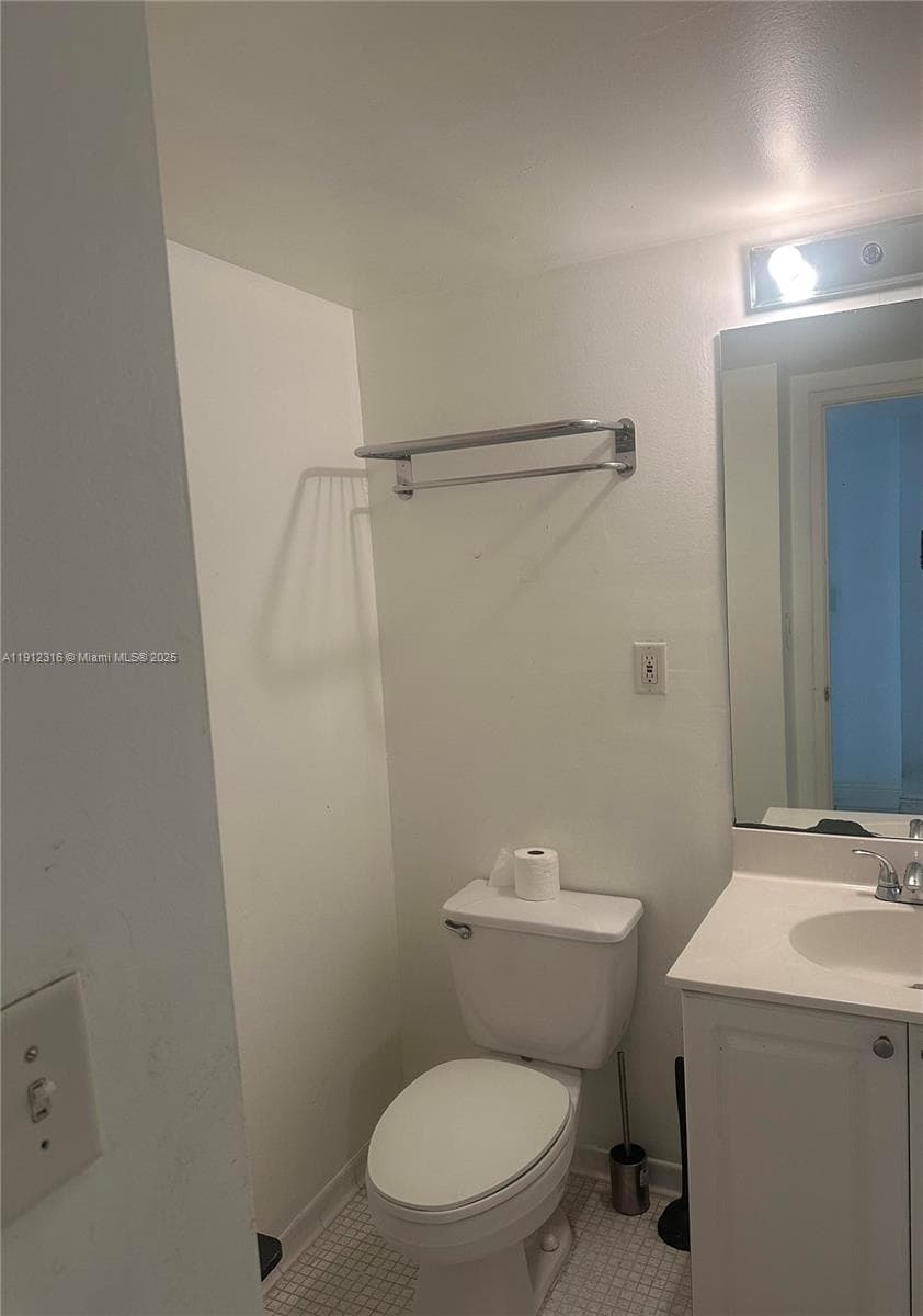 19390 Collins Ave 1019 photo 4