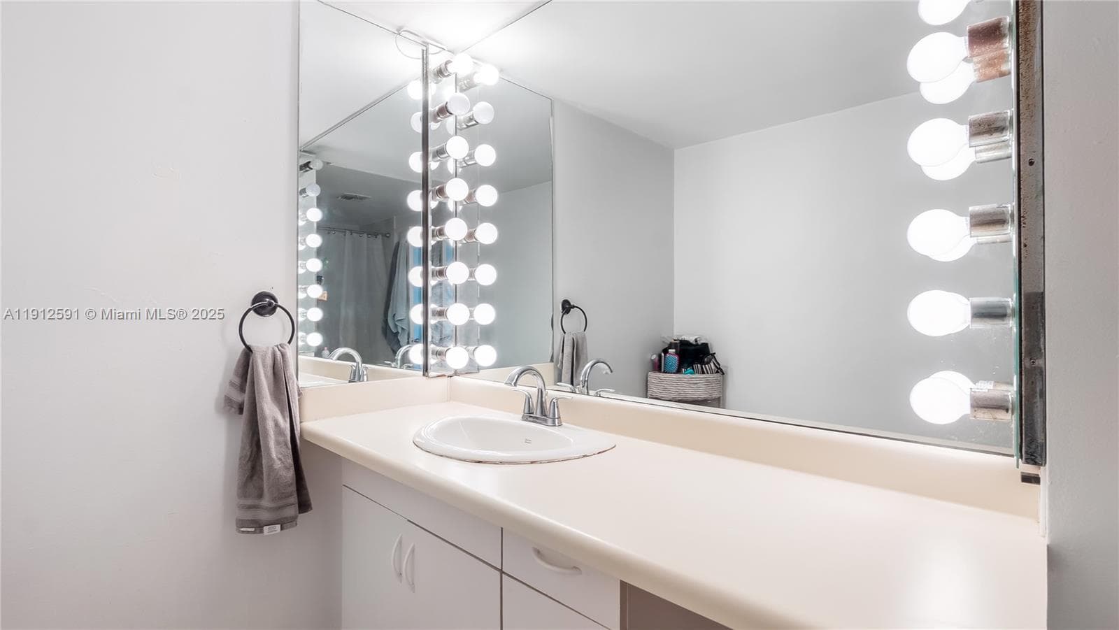 500 Bayview Dr 117 photo 16