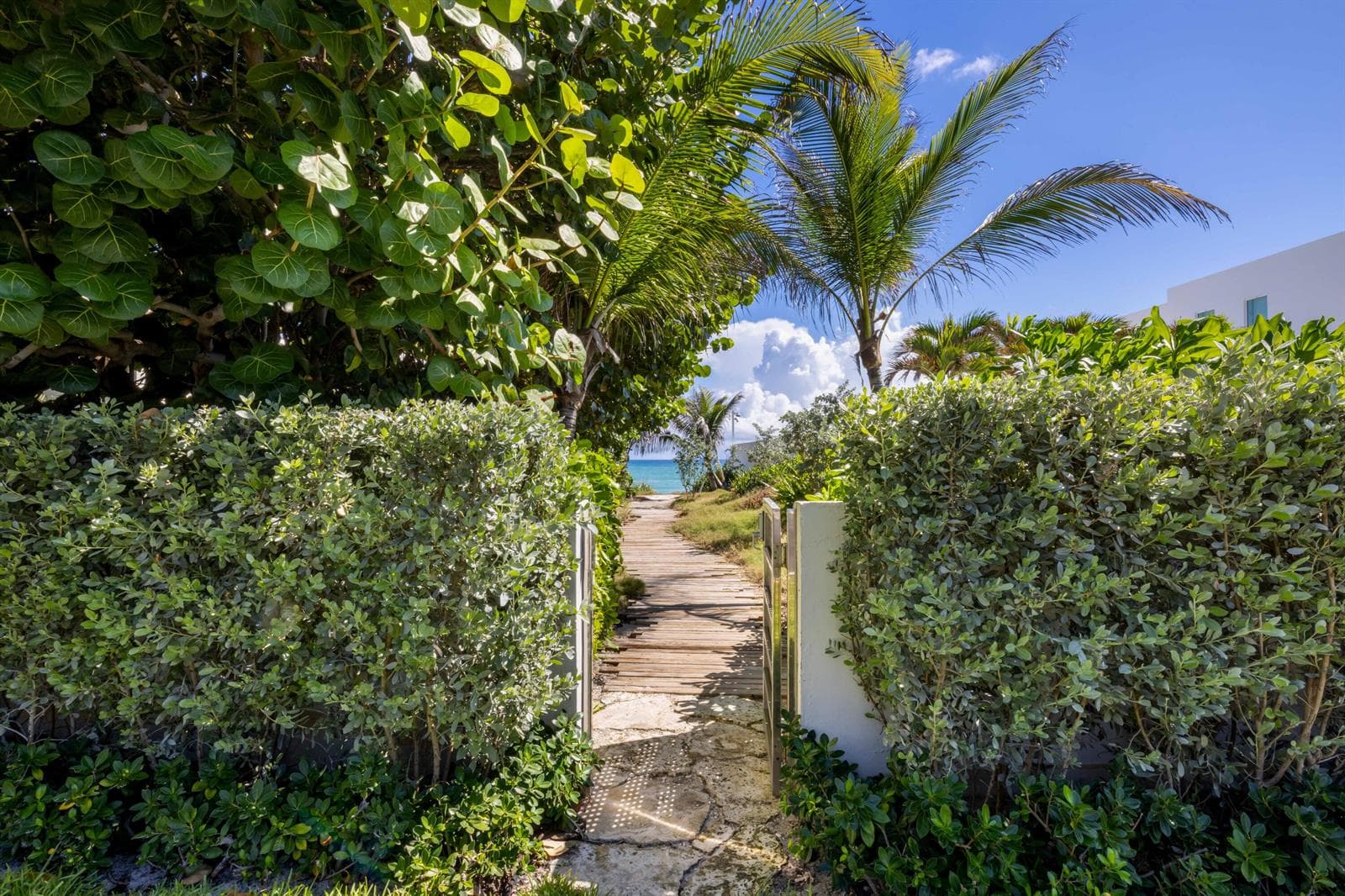 1048 S Ocean Boulevard photo 2